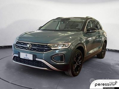 Usata VW T-Roc Life 116 CV (85 kW) 2024 Blu petroleum SUV