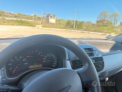 Usata Fiat Punto Active 60 CV (44 kW) 2002 Grigio Utilitaria
