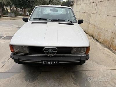 Usata Alfa Romeo Giulietta 109 CV (80 kW) 1983 Grigio Berlina