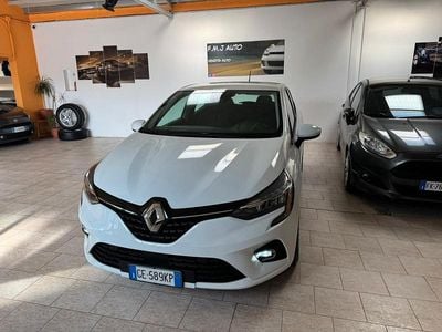Begagnad Renault Clio V Initiale Paris 140 HK (102 kW) 2021 Vit Sedan
