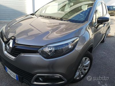 Usata Renault Captur 90 CV (66 kW) 2015 Grigio SUV