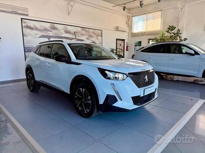 Usata Peugeot 2008 Allure 130 CV (95 kW) 2022 Bianco SUV