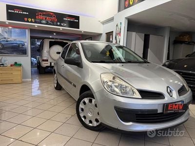 Usata Renault Clio II LE 75 CV (55 kW) 2007 Grigio Berlina
