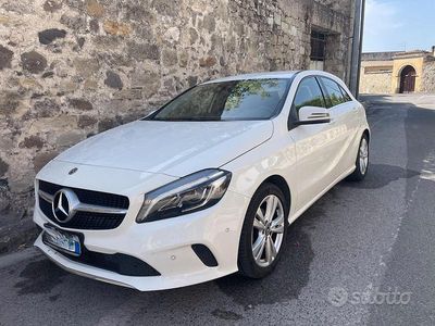 Usata Mercedes A180 122 CV (89 kW) 2017 Bianco Berlina
