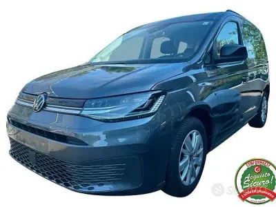 Usata VW Caddy Life 102 CV (75 kW) 2021 Grigio Monovolume