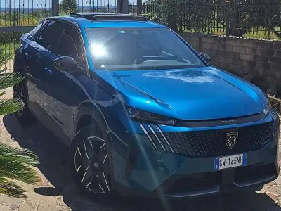 Usata Peugeot 3008 Allure 136 CV (100 kW) 2024 Blu/azzurro SUV