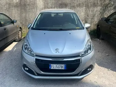 Usata Peugeot 208 Active 82 CV (60 kW) 2017 Grigio Utilitaria