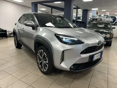 Usata Toyota Yaris Cross Lounge 92 CV (67 kW) 2022 Grigio SUV