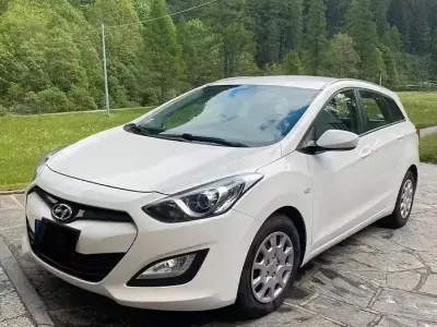 Usata Hyundai i30 Comfort 120 CV (88 kW) 2015 Bianco Station wagon