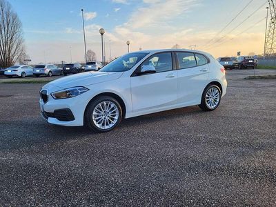 Usata BMW 116 Advantage 109 CV (80 kW) 2023 White pastello Utilitaria