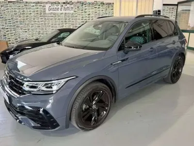 Usata VW Tiguan R-line 150 CV (110 kW) 2024 Grigio SUV