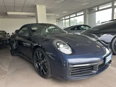 Usata Porsche 911 Carrera Cabriolet 385 CV (283 kW) 2020 Blu notte met. Cabrio