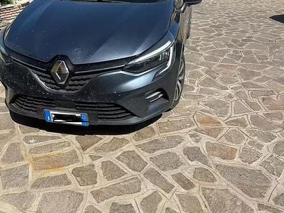 Begagnad Renault Clio V 90 HK (66 kW) 2022 Halvkombi