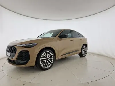Nuova Audi Q5 Sportback S-Line 299 CV (219 kW) 2025 Oro sakhir metallizzato SUV