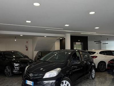 Usata Toyota Yaris Active 69 CV (50 kW) 2012 Nero Utilitaria