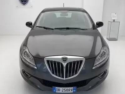 Usata Lancia Delta 120 CV (88 kW) 2008 Grigio Utilitaria