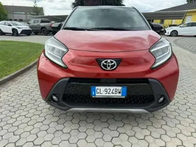 Usata Toyota Aygo X Lounge 72 CV (52 kW) 2022 Rosso SUV