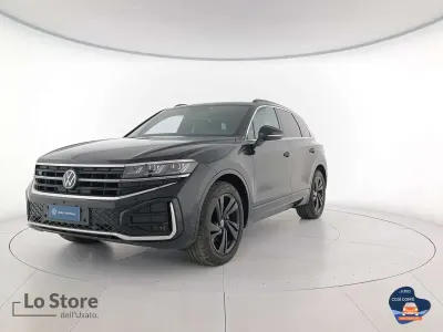 Usata VW Touareg R-line 231 CV (169 kW) 2024 Nero SUV