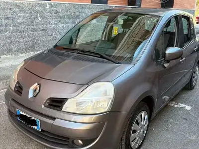 Usata Renault Modus Dynamique 75 CV (55 kW) 2009 Grigio Monovolume
