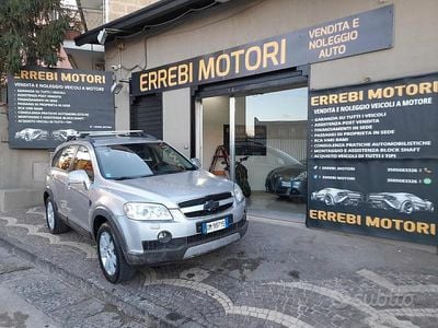 Usata Chevrolet Captiva 150 CV (110 kW) 2008 Grigio SUV