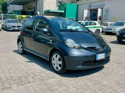 Usata Toyota Aygo Sol 68 CV (50 kW) 2008 Grigio Utilitaria