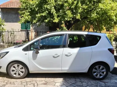 Usata Opel Meriva 95 CV (69 kW) 2014 Bianco Monovolume