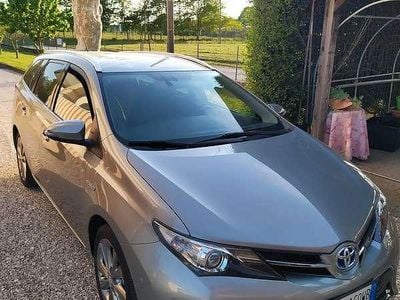 Usata Toyota Auris Hybrid Lounge 99 CV (72 kW) 2015 Grigio Station wagon