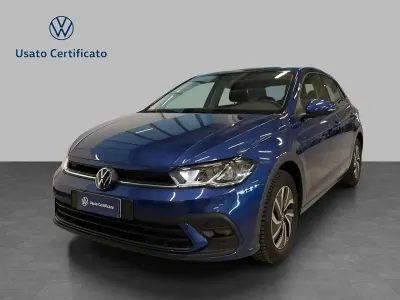 Usata VW Polo Life 80 CV (58 kW) 2023 Reef blue metallizzato Utilitaria