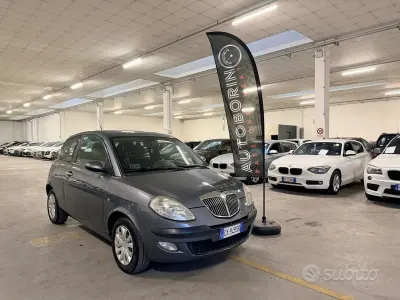 Usata Lancia Ypsilon 80 CV (58 kW) 2005 Grigio Utilitaria