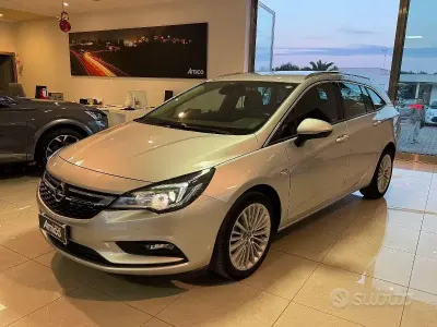 Usata Opel Astra Innovation 110 CV (80 kW) 2018 Grigio chiaro Station wagon
