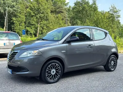 Usata Lancia Ypsilon Platinum 69 CV (50 kW) 2013 Grigio Utilitaria