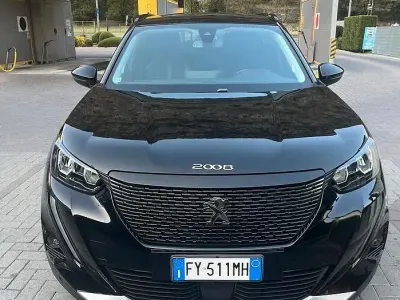 Usata Peugeot 2008 Allure 2020 Nero SUV