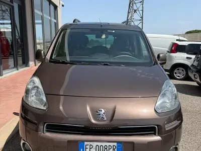 Usata Peugeot Partner Tepee Style 90 CV (66 kW) 2013 Marrone Monovolume