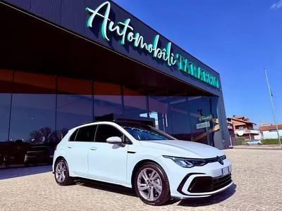 Begagnad VW Golf VIII R-line 130 HK (95 kW) 2023 Vit Sedan