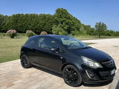 Usata Opel Corsa 75 CV (55 kW) 2013 Nero Utilitaria