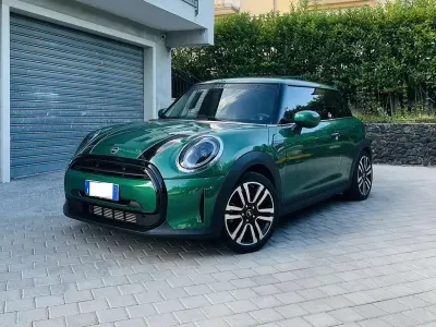 Usata Mini ONE Classic 75 CV (55 kW) 2021 Verde Utilitaria