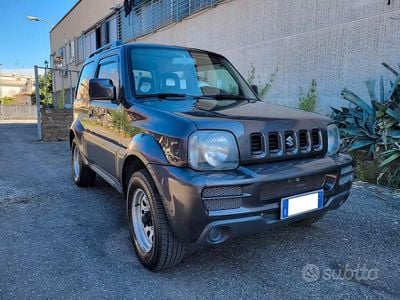 Usata Suzuki Jimny 86 CV (63 kW) 2011 Grigio SUV