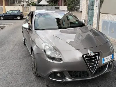 Usata Alfa Romeo Giulietta 140 CV (102 kW) 2012 Grigio Utilitaria