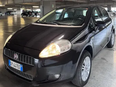 Usata Fiat Grande Punto Dynamic 77 CV (56 kW) 2009 Nero Utilitaria