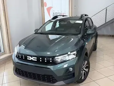 Nuova Dacia Sandero Stepway 101 CV (74 kW) 2026 Verde Berlina