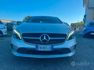 Usata Mercedes A180 Premium 109 CV (80 kW) 2018 Grigio Berlina