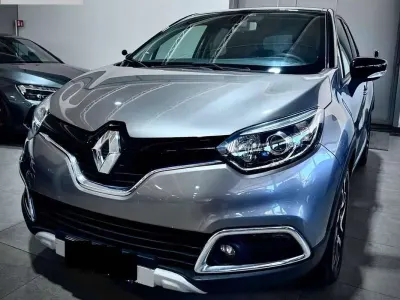 Usata Renault Captur Zen 90 CV (66 kW) 2017 Grigio SUV