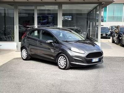 Usata Ford Fiesta 75 CV (55 kW) 2017 Grigio Berlina