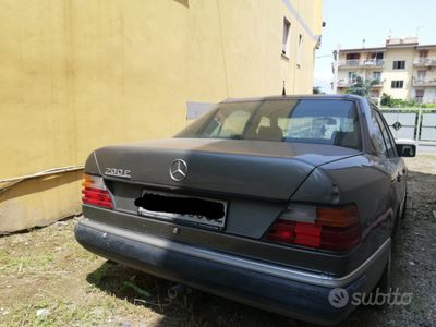 usata Mercedes E200 D'epoca 1991 motore nuovo 2021