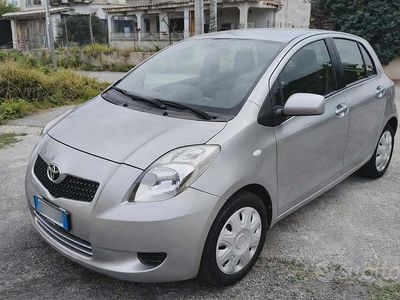 Usata Toyota Yaris 69 CV (50 kW) 2007 Grigio Utilitaria