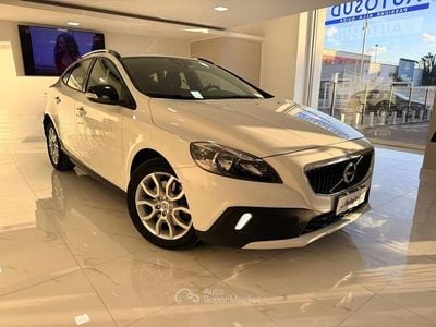 Usata Volvo V40 CC 120 CV (88 kW) 2018 Bianco Station wagon