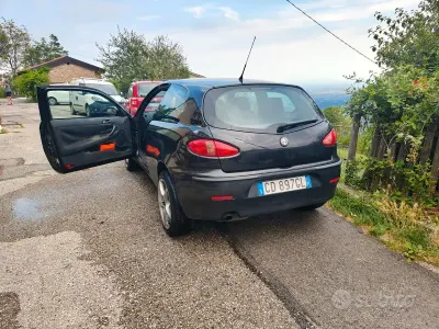 Usata Alfa Romeo 147 116 CV (85 kW) 2003 Nero Utilitaria