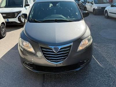 Usata Lancia Ypsilon 69 CV (50 kW) 2015 Grigio Utilitaria