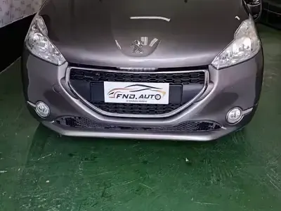 Usata Peugeot 208 Allure 82 CV (60 kW) 2013 Marrone Utilitaria