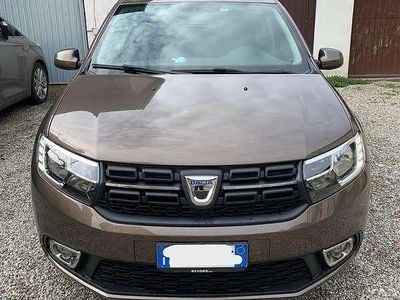 Usata Dacia Sandero Ambiance 75 CV (55 kW) 2018 Marrone Berlina